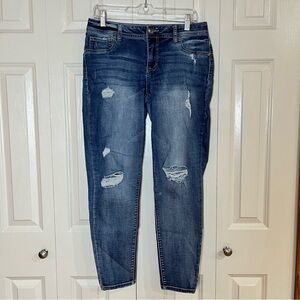 Maurice’s Distressed Ankle Denim Size Medium